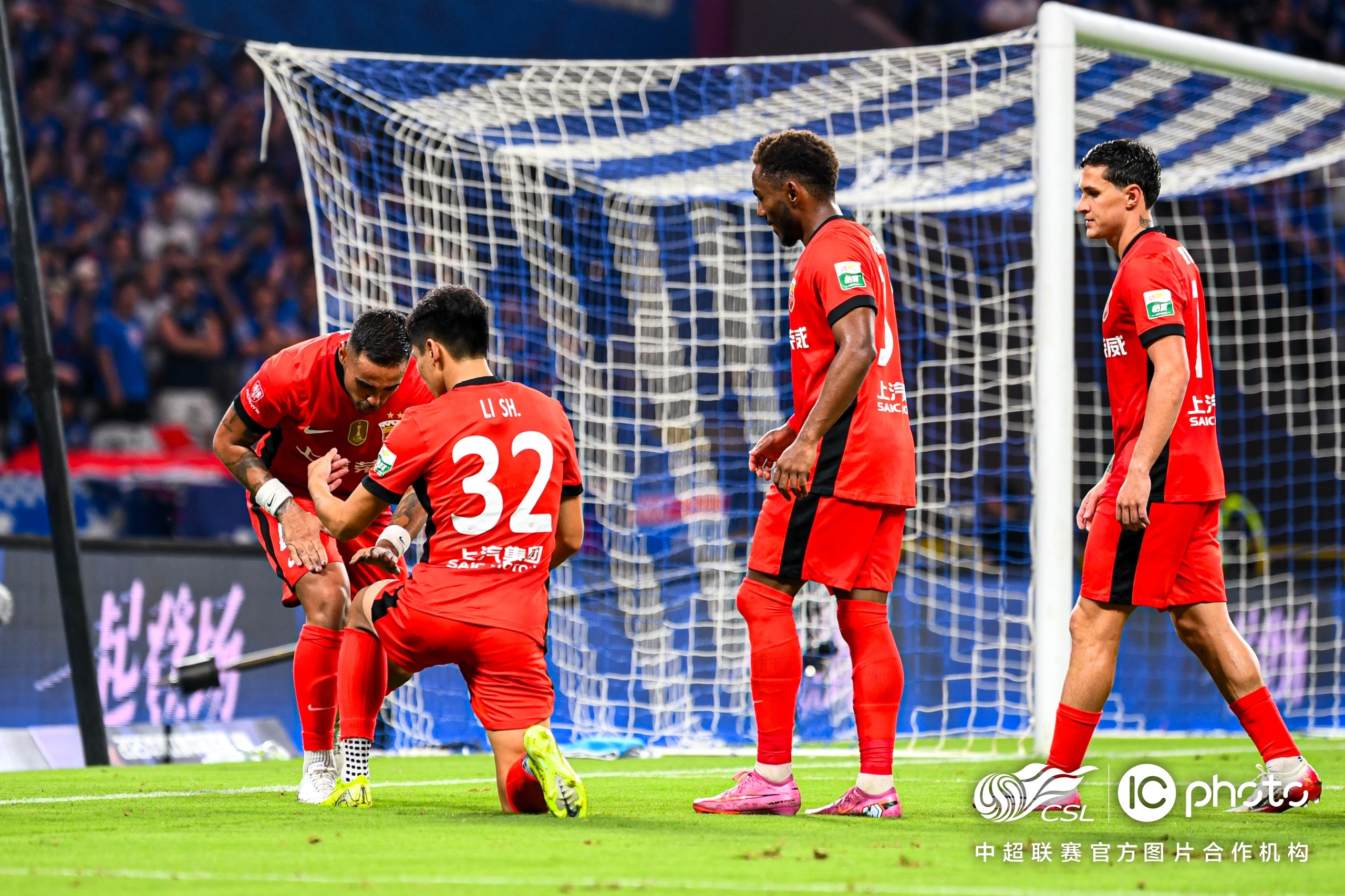 开云中国-凯恩半场吊射破门