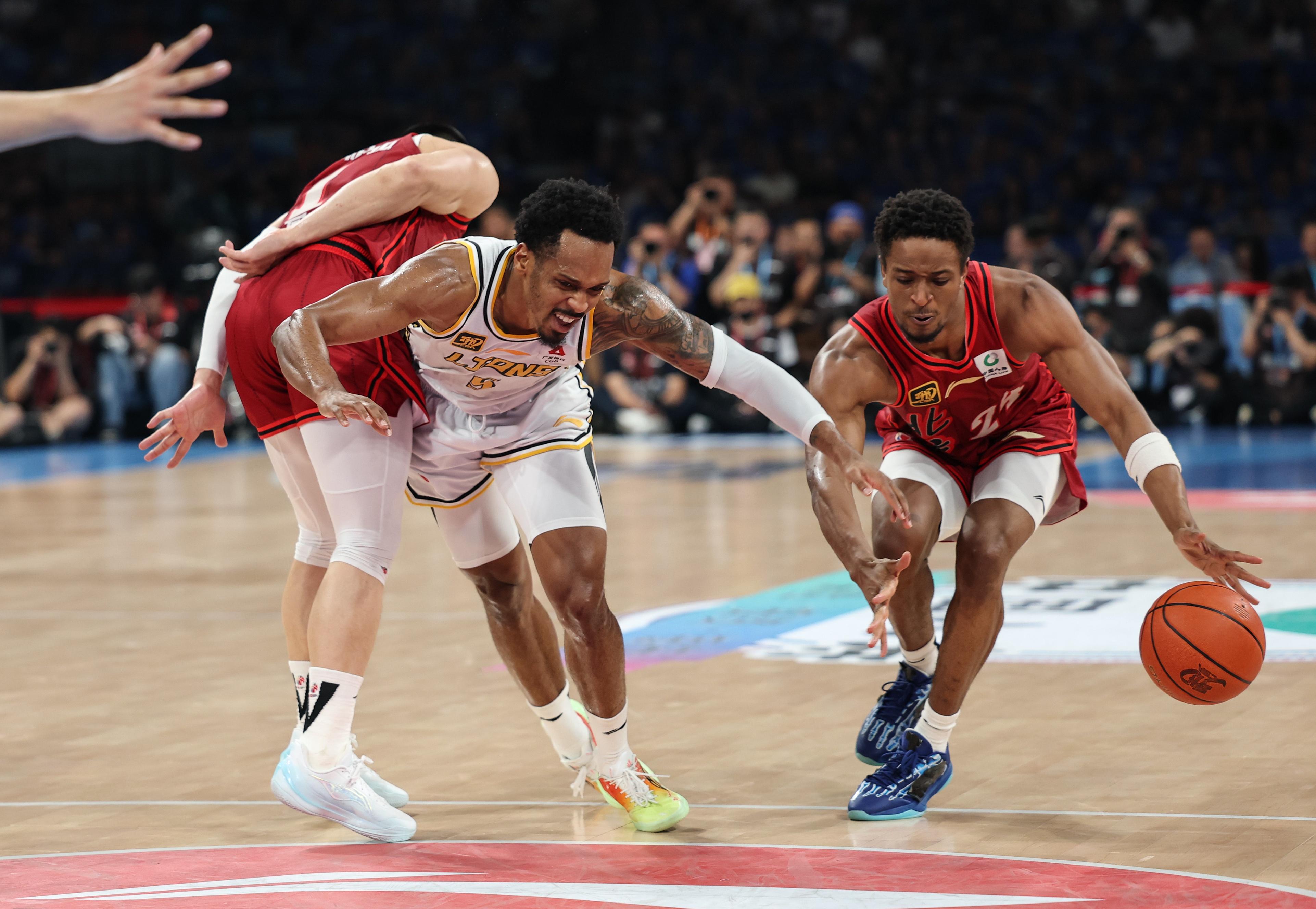 开云-重磅！广厦男篮赛前豪取连胜哈登与40激战拜仁分钟，明尼苏达森林狼遗憾出局备战CBA常规赛