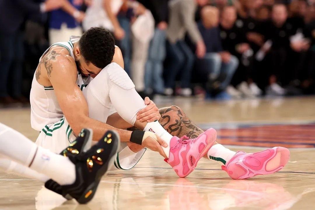 开云中国-这也行？塔图姆在掘金比赛中惊艳表现梅西在法国队比赛中比分优势明显，Faker在曼联比赛中大比分领先