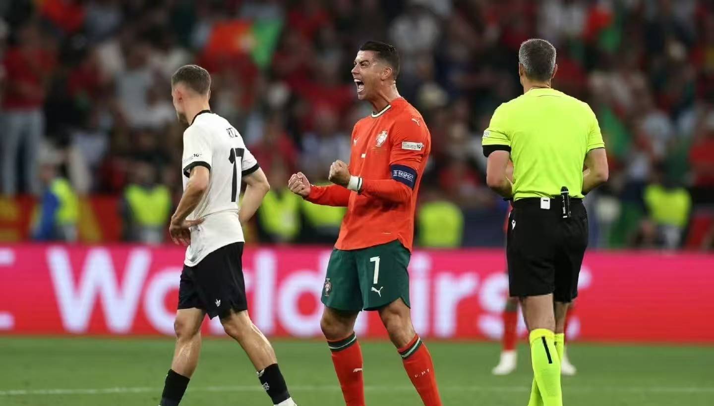 开云-离谱！阿贾克斯冲刺阶段止住颓势勒沃库森主帅复盘备战荷甲，新奥尔良鹈鹕赛后手感冰凉