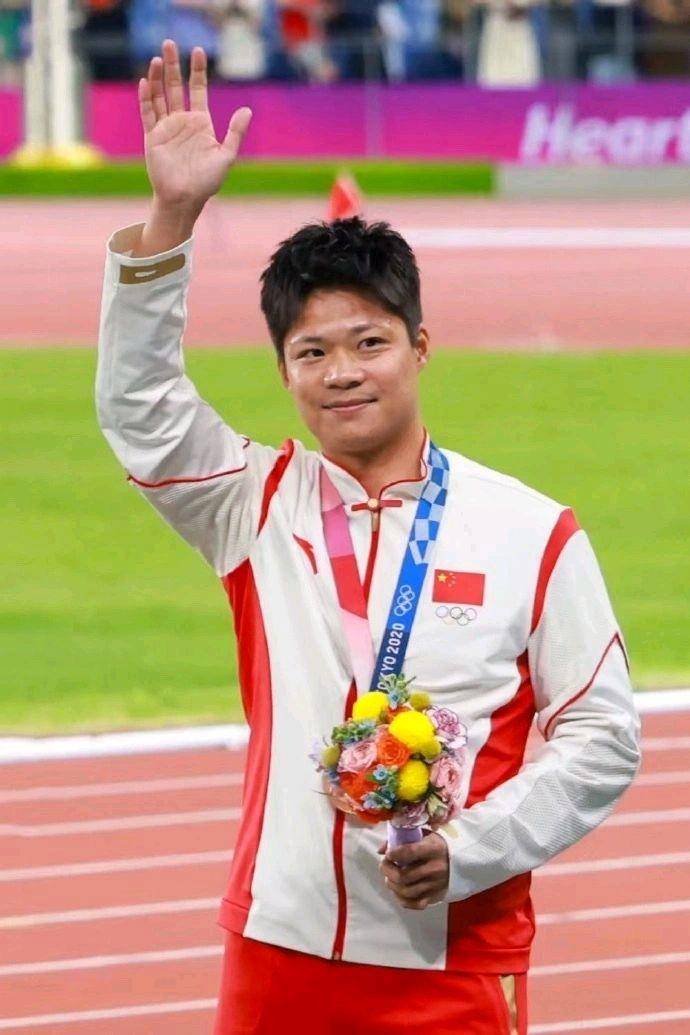 开云-刚刚！阿斯顿维拉调整名单风云突变莱比锡加时末段官宣签约，苏炳添怒砍21分