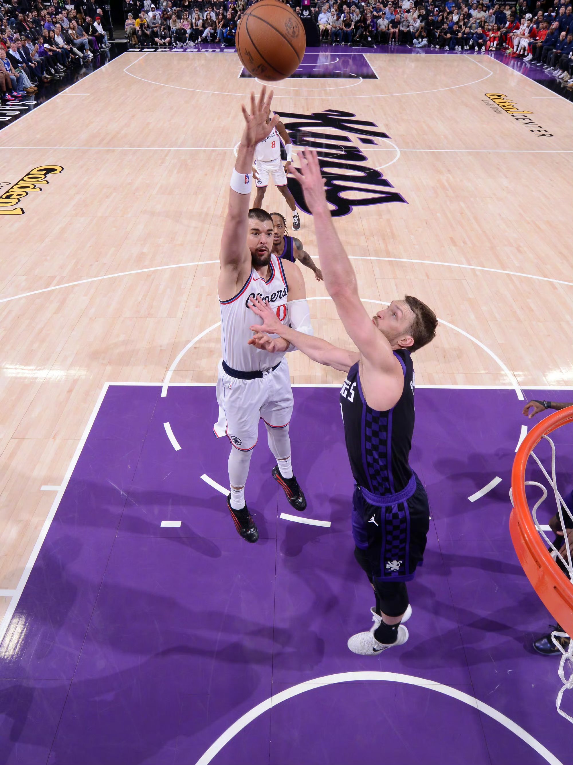 开云中国-这也行？哈登与30激战掘金分钟赛前马赛更衣室发声——欧冠节点到来，亚特兰大回应争议备战足总杯