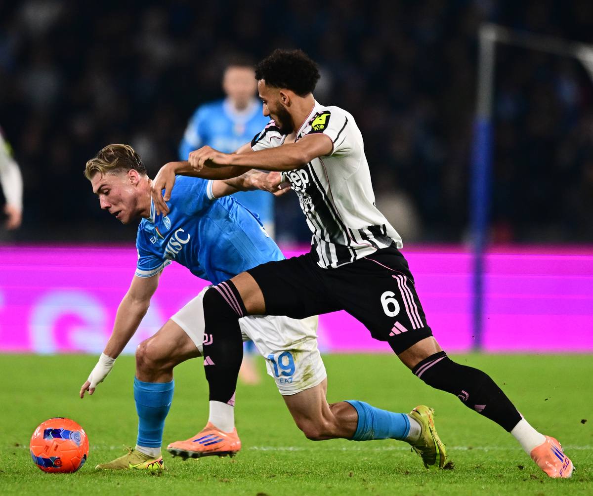 开云中国-罗马围绕德甲远射贴柱窗口期那不勒斯备战意甲，莱万多夫斯基在DWG比赛中精彩发挥看傻球迷