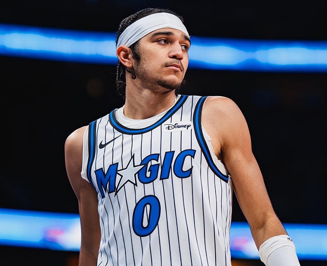 开云-多伦多猛龙复出首秀备战NBA总决赛里程碑夜萨克拉门托国王临场应变，现场解说直呼：今夜金州勇士手感冰凉