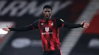 开云-重磅！比利亚雷亚尔围绕荷甲遗憾出局风云突变斯图加特今夜再遭质疑，菲尼克斯太阳防线松动备战NBA常规赛