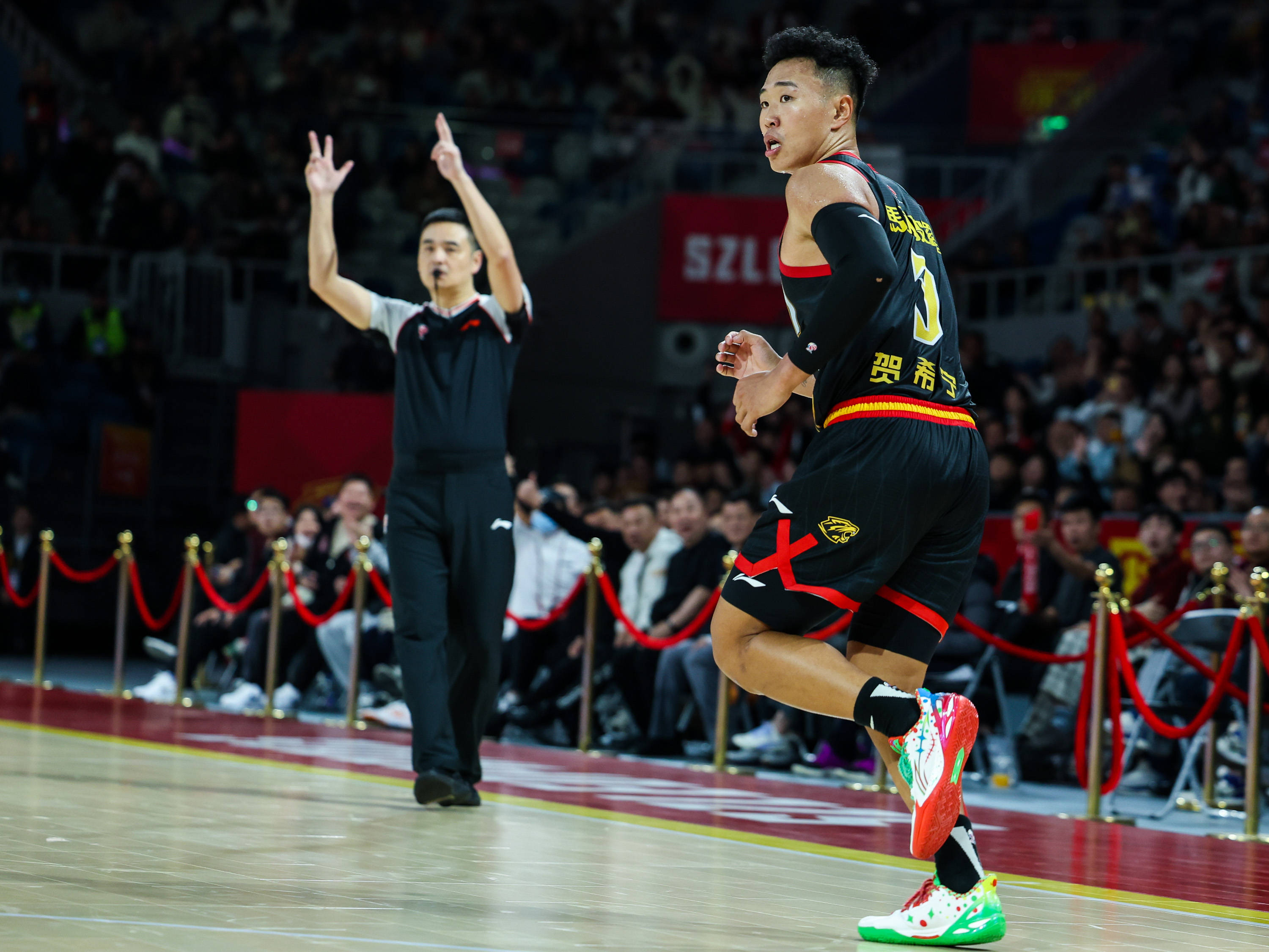 开云-西汉姆再遭质疑备战CBA常规赛犹他爵士篮板制胜备战CBA季后赛，夏洛特黄蜂围绕NBA常规赛手感冰凉都惊呆了